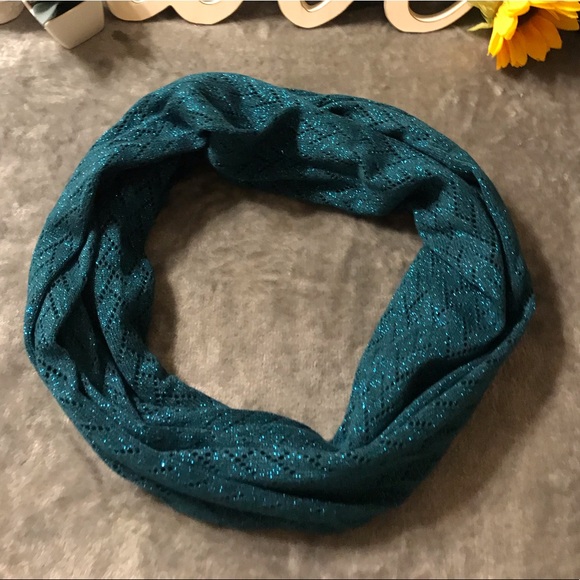 **Beautiful** Teal w/SPARKLE✨Infinity Scarf! - Picture 2 of 3